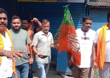Jharkhand band kadma : कदमा बाजार को बंद कराने निकले भाजपाइ, बंद का कोई असर नहीं Jharkhand band kadma : कदमा बाजार को बंद कराने निकले भाजपाइ, बंद का कोई असर नहीं