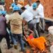 Jamshedpur anti encroachment drive : भुइयांडीह लकड़ी टाल के पास से अतिक्रमण हटाने पहुंची टाटा स्टील की टीम का विरोध, हंगामा, हाथापायी, देखिये – video