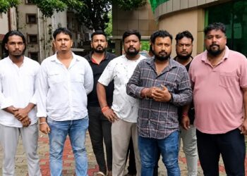 Jamshedpur incident: बिरसानगर में ट्रेडिंग के नाम पर 24 लाख रुपये लेने का आरोप, दोनों पक्षों में हुआ समझौता Jamshedpur incident: बिरसानगर में ट्रेडिंग के नाम पर 24 लाख रुपये लेने का आरोप, दोनों पक्षों में हुआ समझौता