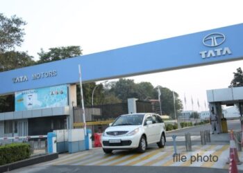 Tata motors week off changes : टाटा मोटर्स की छुट्टी में बदलाव, रविवार को कर्मचारी करेंगे ड्यूटी, बदले में इस दिन रहेगी छुट्टी