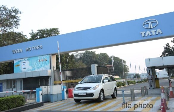 Tata motors week off changes : टाटा मोटर्स की छुट्टी में बदलाव, रविवार को कर्मचारी करेंगे ड्यूटी, बदले में इस दिन रहेगी छुट्टी Tata motors week off changes : टाटा मोटर्स की छुट्टी में बदलाव, रविवार को कर्मचारी करेंगे ड्यूटी, बदले में इस दिन रहेगी छुट्टी