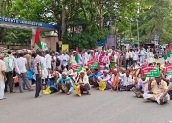 Jharkhand aandolankari protest : सम्मान पत्र देने की मांग को लेकर आंदोलनकारियों का डीसी कार्यालय पर धरना, झारखंड आंदोलनकारी संघर्ष मोर्चा ने सम्मान पत्र वितरण करने का किया आग्रह, देखिए – video
