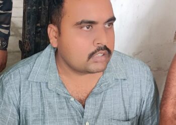 Jamshedpur acb big action : जमशेदपुर एसीबी की बड़ी कार्रवाई, बंदगांव के थाना प्रभारी घूस लेते रंगे हाथ गिरफ्तार Jamshedpur acb big action : जमशेदपुर एसीबी की बड़ी कार्रवाई, बंदगांव के थाना प्रभारी घूस लेते रंगे हाथ गिरफ्तार
