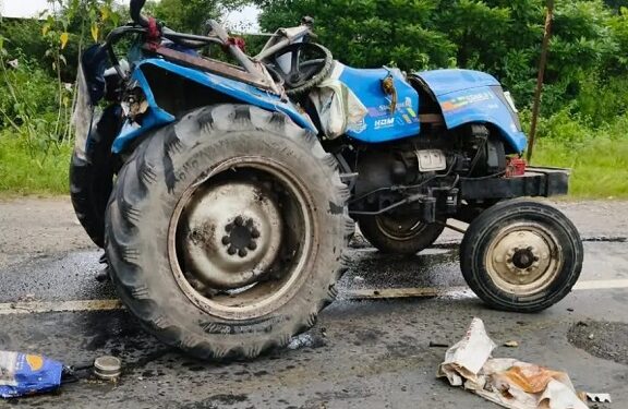 Jamshedpur ranchi nh accident : जमशेदपुर से रांची जाने वाले हाइवे पर हादसा, दो मजदूर की मौत, तीन घायल