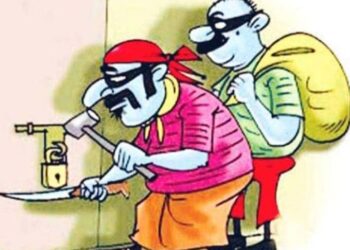 Jamshedpur theft – गोलमुरी में बंद घर को चोरों ने बनाया निशाना, आभूषण, बर्तन सहित अन्य सामान उड़ाए Jamshedpur theft – गोलमुरी में बंद घर को चोरों ने बनाया निशाना, आभूषण, बर्तन सहित अन्य सामान उड़ाए