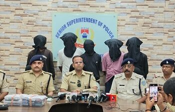 Jamshedpur police success : जमशेदपुर पुलिस को बड़ी सफलता, विभिन्न इलाके में छिनतई करने वाले गिरोह के पांच लोग गिरफ्तार, छिने गये 33 से अधिक मोबाइल और गहने जब्त, देखिये – video Jamshedpur police success : जमशेदपुर पुलिस को बड़ी सफलता, विभिन्न इलाके में छिनतई करने वाले गिरोह के पांच लोग गिरफ्तार, छिने गये 33 से अधिक मोबाइल और गहने जब्त, देखिये – video