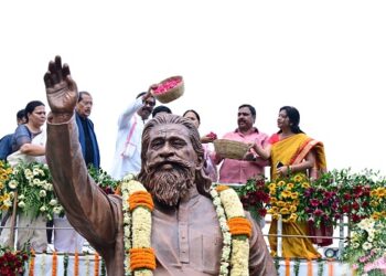 Jharkhand homage to guruji shibu soren : मुख्यमंत्री हेमन्त सोरेन रामगढ़ के नेमरा में दिशोम गुरु शिबू सोरेन की प्रथम पुण्यतिथि पर उनकी प्रतिमा का अनावरण किया, विकास मेला-सह- पारितोषिक वितरण कार्यक्रम में हुए शामिल, सबको एकजुट रहकर राज्य विरोधी ताकतों को मुंहतोड़ जवाब देने का लिया संकल्प, देखिए – video Jharkhand homage to guruji shibu soren : मुख्यमंत्री हेमन्त सोरेन रामगढ़ के नेमरा में दिशोम गुरु शिबू सोरेन की प्रथम पुण्यतिथि पर उनकी प्रतिमा का अनावरण किया, विकास मेला-सह- पारितोषिक वितरण कार्यक्रम में हुए शामिल, सबको एकजुट रहकर राज्य विरोधी ताकतों को मुंहतोड़ जवाब देने का लिया संकल्प, देखिए – video