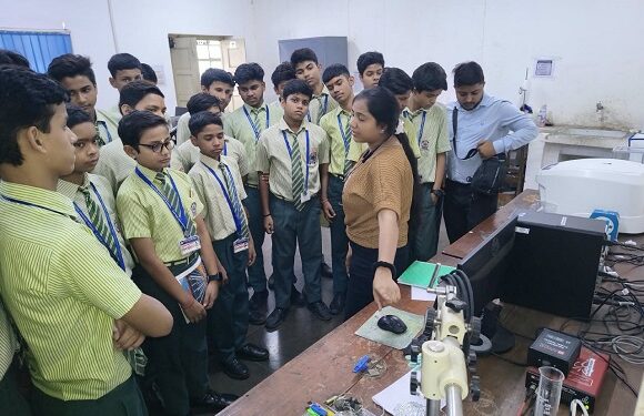 Jamshedpur csir nml : जेवियर इंग्लिश स्कूल जमशेदपुर के विद्यार्थियों ने किया सीएसआईआर-एनएमएल का भ्रमण, वैज्ञानिक सोच विकसित करने पर दिया जोर
