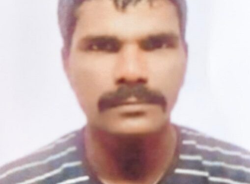Jamshedpur body recovered : कदमा बाढ़ में बहने वाले युवक का झाड़ियों से मिला शव, प्रशासन व एनडीआरएफ टीम के प्रति परिजनों का आक्रोश