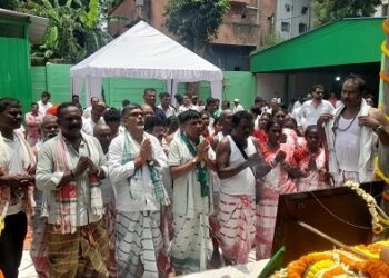 Jharkhand mukti morcha statue : झामुमो ने जमशेदपुर में स्थापित किया दिशोम गुरु शिबू सोरेन की आदमकद प्रतिमा, आदिवासी परंपरा के तहत हुई स्थापना
