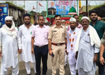 Jamshedpur rural eid-e-milad-un-nabi : चाकुलिया में धूमधाम से निकला ईद उल मिलादुन्नबी का जुलूस, चॉकलेट का किया वितरण