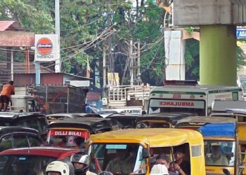 Jamshedpur jam : नो इंट्री खुलते ही मानगो पुल पर लगा महाजाम, रेंगते रहे वाहन, एंबुलेंस भी फंसी, देखिए – video Jamshedpur jam : नो इंट्री खुलते ही मानगो पुल पर लगा महाजाम, रेंगते रहे वाहन, एंबुलेंस भी फंसी, देखिए – video