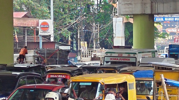 Jamshedpur jam : नो इंट्री खुलते ही मानगो पुल पर लगा महाजाम, रेंगते रहे वाहन, एंबुलेंस भी फंसी, देखिए – video Jamshedpur jam : नो इंट्री खुलते ही मानगो पुल पर लगा महाजाम, रेंगते रहे वाहन, एंबुलेंस भी फंसी, देखिए – video