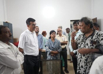 Jamshedpur SIR-2026 : जमशेदपुर में एसआइआर के तहत दावा-आपत्ति सुनवाई स्थलों का उपायुक्त ने किया निरीक्षण, मतदाताओं की सुविधा, पारदर्शी प्रक्रिया एवं समयबद्ध निष्पादन पर विशेष जोर Jamshedpur SIR-2026 : जमशेदपुर में एसआइआर के तहत दावा-आपत्ति सुनवाई स्थलों का उपायुक्त ने किया निरीक्षण, मतदाताओं की सुविधा, पारदर्शी प्रक्रिया एवं समयबद्ध निष्पादन पर विशेष जोर