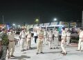 Saraikela sp inspection : सरायकेला में एसपी ने देर रात किया प्रमुख स्थानों का औचक निरीक्षण, सुरक्षा व्यवस्था का लिया जायजा