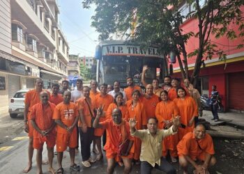 Jamshedpur devotees : सुल्तानगंज के लिए श्रद्धालुओं का कावड़ यात्रा दल बिष्टुपुर से रवाना, कैट के राष्ट्रीय संयुक्त महामंत्री ने पुष्पमाला पहनाकर दी शुभकामनाएं