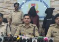 Jamshedpur police action : बागबेड़ा आभूषण दुकान में चोरी का खुलासा, दो गिरफ्तार, लाखों का आभूषण बरामद, देखिए – video
