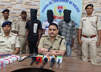 Jamshedpur rural police action : गुड़ाबांदा पुलिस ने वाहन चोरी गिरोह का किया खुलासा, तीन शातिर 17 मोटरसाइकिल के साथ गिरफ्तार, देखिए – video Jamshedpur rural police action : गुड़ाबांदा पुलिस ने वाहन चोरी गिरोह का किया खुलासा, तीन शातिर 17 मोटरसाइकिल के साथ गिरफ्तार, देखिए – video
