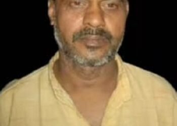 Jamshedpur police action : फिनायल फैक्ट्री के नाम पर 49 लाख की धोखाधड़ी, फरार वारंटी सिदगोड़ा से गिरफ्तार Jamshedpur police action : फिनायल फैक्ट्री के नाम पर 49 लाख की धोखाधड़ी, फरार वारंटी सिदगोड़ा से गिरफ्तार