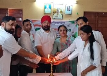 Jamshedpur geeta theatre : स्वतंत्रता दिवस पर गीता थिएटर ने आयोजित की नि:शुल्क कला-सांस्कृतिक प्रतियोगिता, विभिन्न कुष्ठ आश्रम से 120 प्रतिभागियों ने लिया हिस्सा Jamshedpur geeta theatre : स्वतंत्रता दिवस पर गीता थिएटर ने आयोजित की नि:शुल्क कला-सांस्कृतिक प्रतियोगिता, विभिन्न कुष्ठ आश्रम से 120 प्रतिभागियों ने लिया हिस्सा