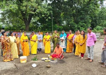 Jamshedpur durga puja bhumi pujan : गोलपहाड़ी में श्रीश्री सार्वजनिक दुर्गा पूजा नया समिति का वैदिक मंत्रोच्चार के साथ हुआ भूमि पूजन