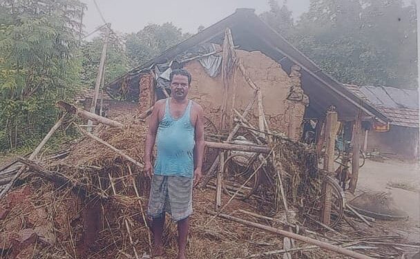 Jamshedpur rural house destroyed : चाकुलिया के श्यामसुंदरपुर में बारिश से कच्चा मकान ध्वस्त, सरकारी सहायता देने की मांग Jamshedpur rural house destroyed : चाकुलिया के श्यामसुंदरपुर में बारिश से कच्चा मकान ध्वस्त, सरकारी सहायता देने की मांग