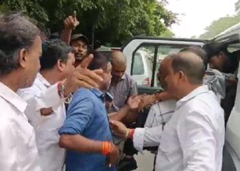 Jamshedpur accident : साकची में तेज रफ्तार बस ने स्कूटी सवार को मारी टक्कर, एक गंभीर रूप से घायल