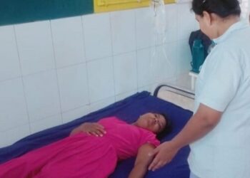 Jamshedpur student injured : एलबीएसएम कॉलेज में करंट की चपेट में आई छात्रा, सदर अस्पताल में भर्ती