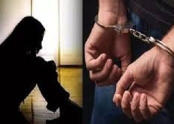 Jamshedpur molestation case : कदमा में स्कूल से लौट रही छात्रा के साथ ऑटो चालक ने की छेड़खानी, गिरफ्तार Jamshedpur molestation case : कदमा में स्कूल से लौट रही छात्रा के साथ ऑटो चालक ने की छेड़खानी, गिरफ्तार