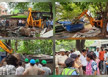 Jamshedpur encroachment removal drive : सिदगोड़ा में विवादित जमीन पर चला बुलडोजर, विरोध बेअसर, देखिए – video Jamshedpur encroachment removal drive : सिदगोड़ा में विवादित जमीन पर चला बुलडोजर, विरोध बेअसर, देखिए – video