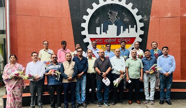 Tata steel retired employees felicitation : टाटा स्टील के 16 कर्मचारियों को दी गयी सेवानिवृति के बाद विदाई, नये जीवन के लिए दी गयी शुभकामनाएं