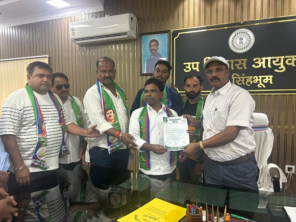 Jamshedpur ajsu : जमशेदपुर में आजसू 2 सितंबर को झारखंड सरकार का करेगी पुतला दहन, डीडीसी को सौंपा ज्ञापन