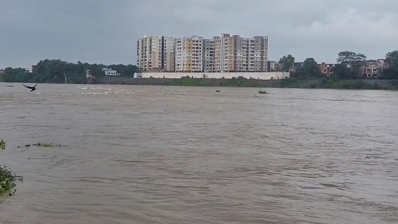 Jamshedpur water level : खरकई और सुवर्णरेखा नदी के जलस्तर में लगातार उतार-चढ़ाव, निचले इलाकों में बाढ़ का खतरा बरकरार Jamshedpur water level : खरकई और सुवर्णरेखा नदी के जलस्तर में लगातार उतार-चढ़ाव, निचले इलाकों में बाढ़ का खतरा बरकरार