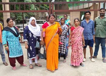 Jamshedpur sp complained: उलीडीह में घर में घुसकर महिला के साथ मारपीट व परिवार को जान से मारने की धमकी, पीड़िता ने एसपी से की शिकायत, देखिए – video Jamshedpur sp complained: उलीडीह में घर में घुसकर महिला के साथ मारपीट व परिवार को जान से मारने की धमकी, पीड़िता ने एसपी से की शिकायत, देखिए – video