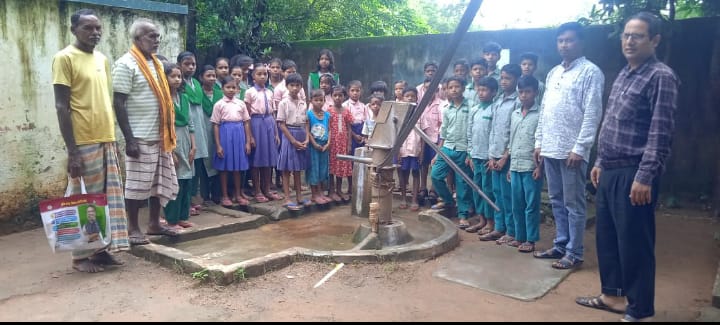 Jamshedpur rural drinking water issue : चाकुलिया के कोलबादिया उमवि का चापाकल ठप, पेयजल की समस्या Jamshedpur rural drinking water issue : चाकुलिया के कोलबादिया उमवि का चापाकल ठप, पेयजल की समस्या