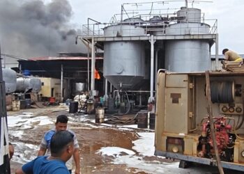 NH-49 fire : एनएच-49 पर फ्यूल कंपनी में लगी आग, फायर ब्रिगेड की तत्परता से बड़ा हादसा टला NH-49 fire : एनएच-49 पर फ्यूल कंपनी में लगी आग, फायर ब्रिगेड की तत्परता से बड़ा हादसा टला