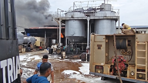 NH-49 fire : एनएच-49 पर फ्यूल कंपनी में लगी आग, फायर ब्रिगेड की तत्परता से बड़ा हादसा टला NH-49 fire : एनएच-49 पर फ्यूल कंपनी में लगी आग, फायर ब्रिगेड की तत्परता से बड़ा हादसा टला