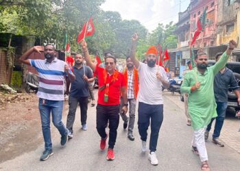 Jharkhand band burmamines : झारखंड बंद के दौरान बर्मामाइंस में बंद समर्थक निकले, दावा जनता का मिला भरपूर समर्थन Jharkhand band burmamines : झारखंड बंद के दौरान बर्मामाइंस में बंद समर्थक निकले, दावा जनता का मिला भरपूर समर्थन