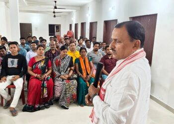 Jamshedpur rural tiranga yatra : बहरागोड़ा में विशाल तिरंगा यात्रा 12 अगस्त को, पूर्व प्रदेश अध्यक्ष डॉ दिनेशानंद गोस्वामी ने कहा – हर घर तिरंगा फहराकर मनाया जाएगा आजादी का उत्सव Jamshedpur rural tiranga yatra : बहरागोड़ा में विशाल तिरंगा यात्रा 12 अगस्त को, पूर्व प्रदेश अध्यक्ष डॉ दिनेशानंद गोस्वामी ने कहा – हर घर तिरंगा फहराकर मनाया जाएगा आजादी का उत्सव