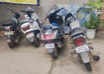 Jamshedpur mgm hospital : एमजीएम अस्पताल की पार्किंग में सुरक्षा-व्यवस्था सख्त, बिना लॉक के खड़ी मिली बाइकों के मालिकों को चेतावनी देकर छोड़ा Jamshedpur mgm hospital : एमजीएम अस्पताल की पार्किंग में सुरक्षा-व्यवस्था सख्त, बिना लॉक के खड़ी मिली बाइकों के मालिकों को चेतावनी देकर छोड़ा