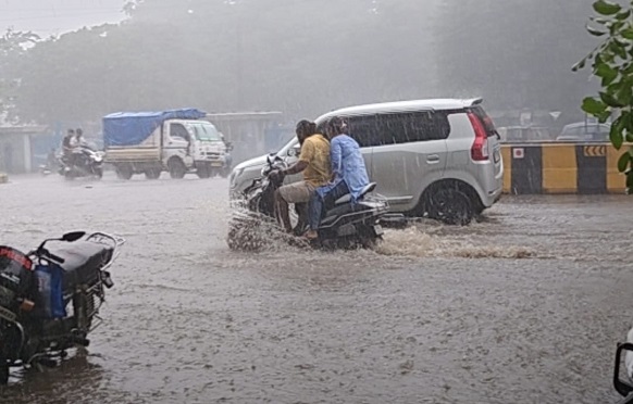 Kolhan weather alert : कोल्हान में मूसलाधार बारिश से सड़के बनी तालाब, अगले चार दिन कैसा रहेगा मौसम, जानें Kolhan weather alert : कोल्हान में मूसलाधार बारिश से सड़के बनी तालाब, अगले चार दिन कैसा रहेगा मौसम, जानें