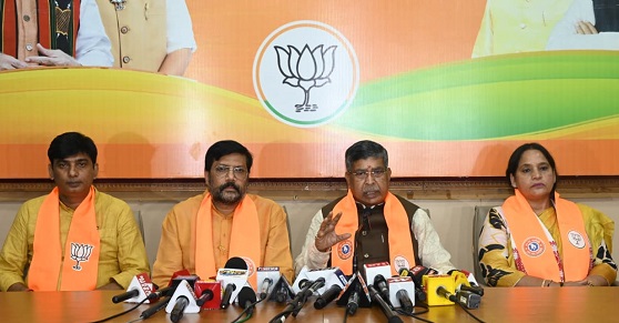 Jharkhand bjp attack on congress : भाजपा ने कांग्रेस पर बोला हमला, कहा – कांग्रेस मुद्दाविहीन पार्टी, एमएमडीआर पर इनका विरोध बेबुनियाद, कांग्रेस ने झारखंड को एटीएम बनाया, कमायी बंद होने से हो रही छटपटाहट Jharkhand bjp attack on congress : भाजपा ने कांग्रेस पर बोला हमला, कहा – कांग्रेस मुद्दाविहीन पार्टी, एमएमडीआर पर इनका विरोध बेबुनियाद, कांग्रेस ने झारखंड को एटीएम बनाया, कमायी बंद होने से हो रही छटपटाहट