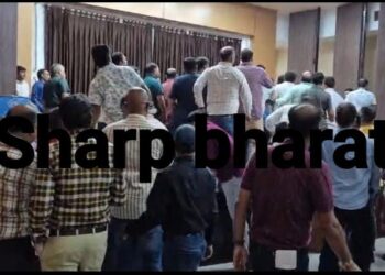 Tata workers union committee meeting Hungama : टाटा वर्कर्स यूनियन के कमेटी मीटिंग में जोरदार हंगामा, हाथापायी की नौबत, अध्यक्ष भी कुर्सी छोड़कर उठे, महामंत्री भी भिड़े, देखिये – video