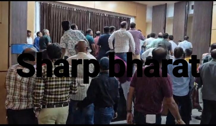 Tata workers union committee meeting Hungama : टाटा वर्कर्स यूनियन के कमेटी मीटिंग में जोरदार हंगामा, हाथापायी की नौबत, अध्यक्ष भी कुर्सी छोड़कर उठे, महामंत्री भी भिड़े, देखिये – video