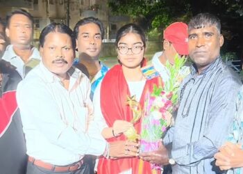 Jamshedpur mukhi samaj : समाज की बेटी नंदिनी करूवा की शानदार सफलता पर मुखी समाज को गर्व, मुखी समाज विकास समिति ने किया सम्मानित Jamshedpur mukhi samaj : समाज की बेटी नंदिनी करूवा की शानदार सफलता पर मुखी समाज को गर्व, मुखी समाज विकास समिति ने किया सम्मानित