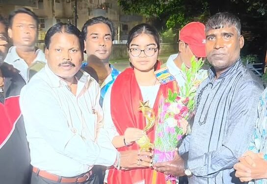 Jamshedpur mukhi samaj : समाज की बेटी नंदिनी करूवा की शानदार सफलता पर मुखी समाज को गर्व, मुखी समाज विकास समिति ने किया सम्मानित Jamshedpur mukhi samaj : समाज की बेटी नंदिनी करूवा की शानदार सफलता पर मुखी समाज को गर्व, मुखी समाज विकास समिति ने किया सम्मानित