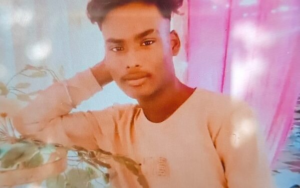 Jamshedpur suicide : बिरसानगर में युवक ने फांसी लगाकर दी जान, नौ महीने पहले हुआ था प्रेम विवाह