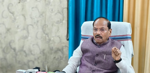 Jharkhand ex cm raghuvar das attack government : जेपीएससी परीक्षा को लेकर पूर्व मुख्यमंत्री रघुवर दास ने बोला हेमंत सोरेन सरकार पर हमला, कहा – जेपीएससी की 14वीं परीक्षा रद्द कर सीबीआई जांच कराए सरकार, छात्रों से वार्ता कर निकाले समाधान Jharkhand ex cm raghuvar das attack government : जेपीएससी परीक्षा को लेकर पूर्व मुख्यमंत्री रघुवर दास ने बोला हेमंत सोरेन सरकार पर हमला, कहा – जेपीएससी की 14वीं परीक्षा रद्द कर सीबीआई जांच कराए सरकार, छात्रों से वार्ता कर निकाले समाधान