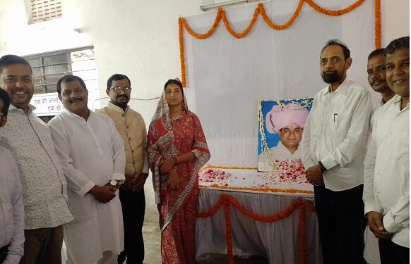 Jamshedpur homage : मजदूर नेता समाजसेवी स्वर्गीय महावीर यादव किये गये याद, सांसद विद्युत महतो, विधायक सरयू राय, पूर्णिमा साहू ने कहा – मजदूर हित एवं सामाजिक कार्य के लिए सदैव याद किये जायेगे