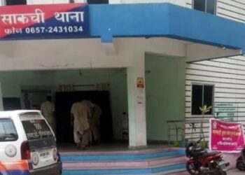 Jamshedpur fraud : साकची में ठगी की शिकार बनी महिला, पुलिस वाला बनकर महिला से लाखों के सोने की चूड़ियां लेकर हुआ फरार